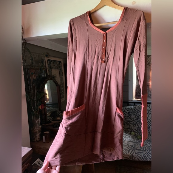 Dresses & Skirts - Crossfox Athena hooded dress oldschool